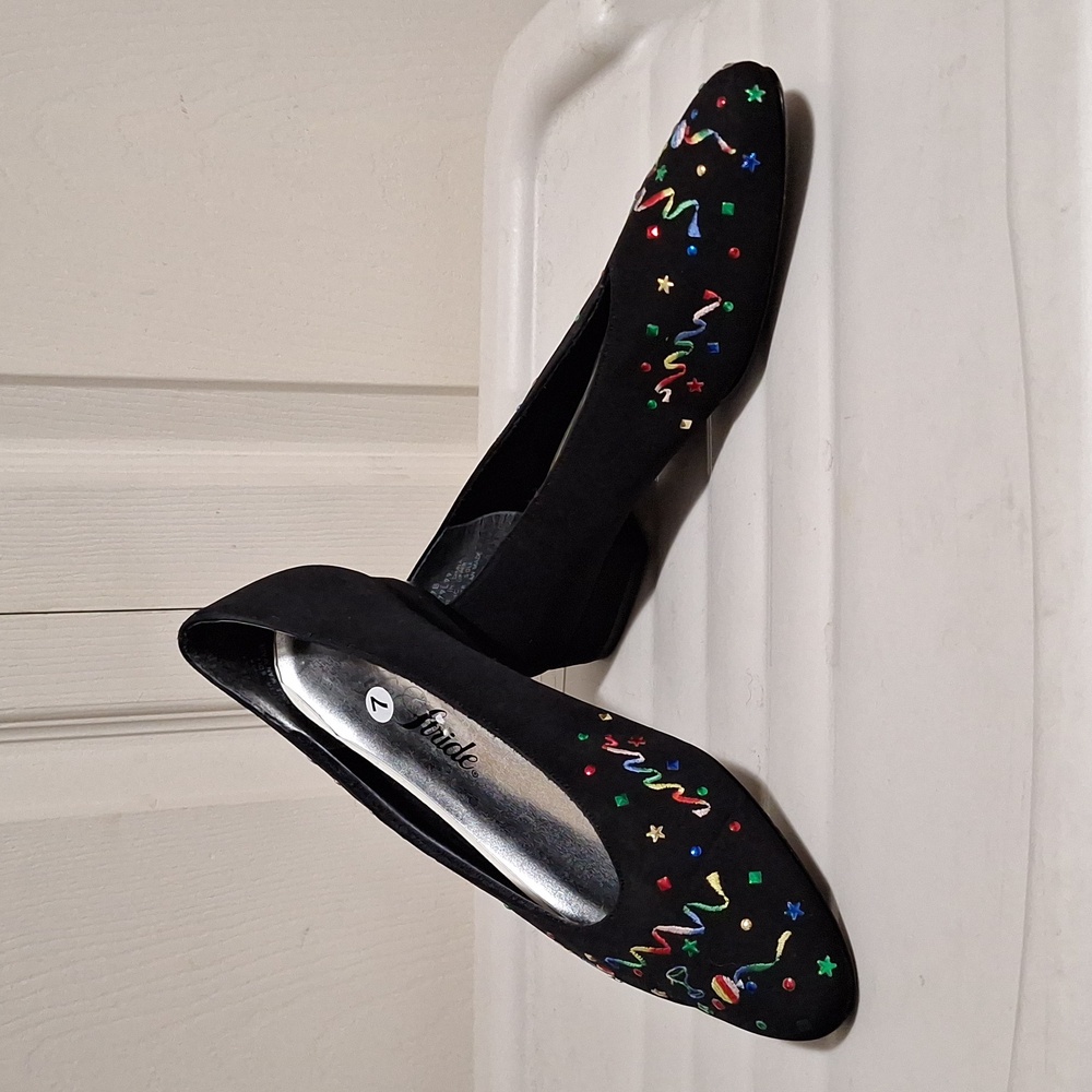 Vintage Life Stride slip on flats/kitten heel- fabric embroidered - 7